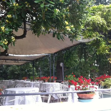 佩西恩摩德纳酒店 酒店