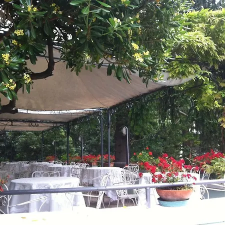 Moderna 3*