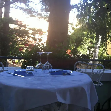 Ξενοδοχείο Moderna 3*