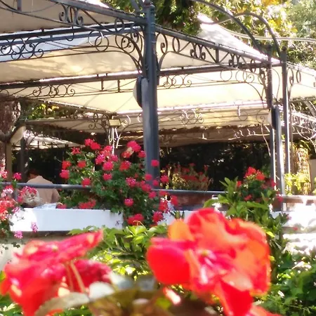 Ξενοδοχείο Moderna 3*